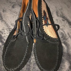 NWOT never worn Minnetonka booties